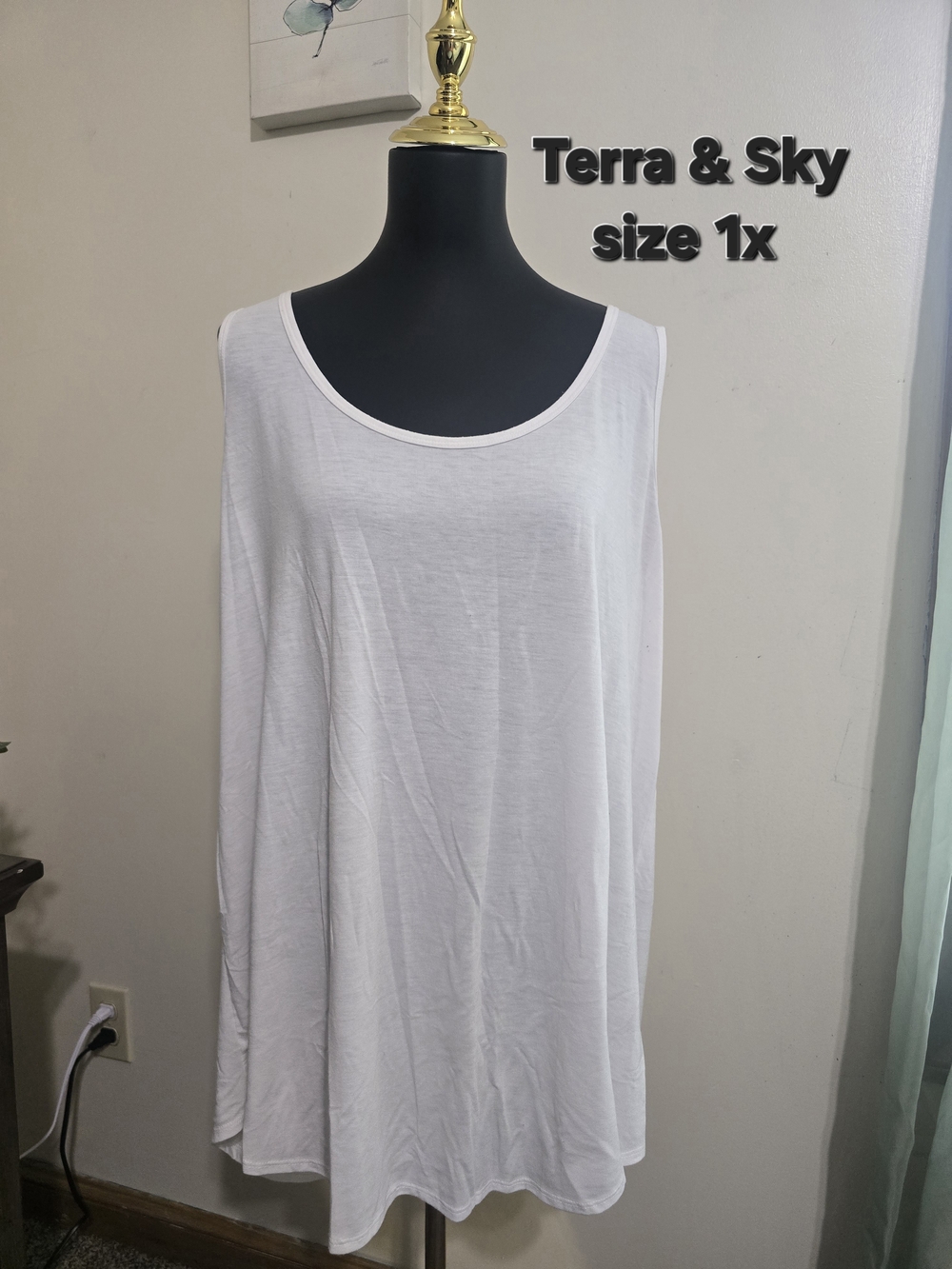 Terra & Sky White Scoop Neck Tank Top